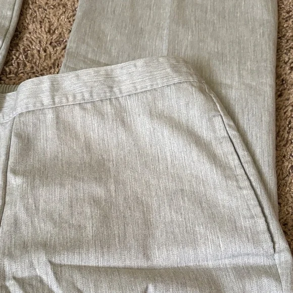 Alfred Dunner Light Gray straight-Leg Pants 8P - Picture 3 of 4